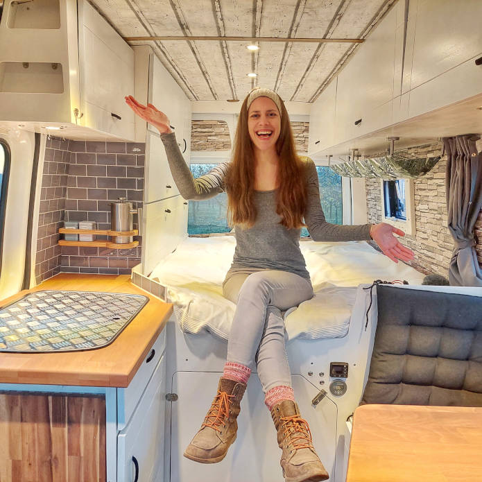 Wohnmobil Tisch zum Nachbauen  Runaway camper, Build a camper van, Suv  camper